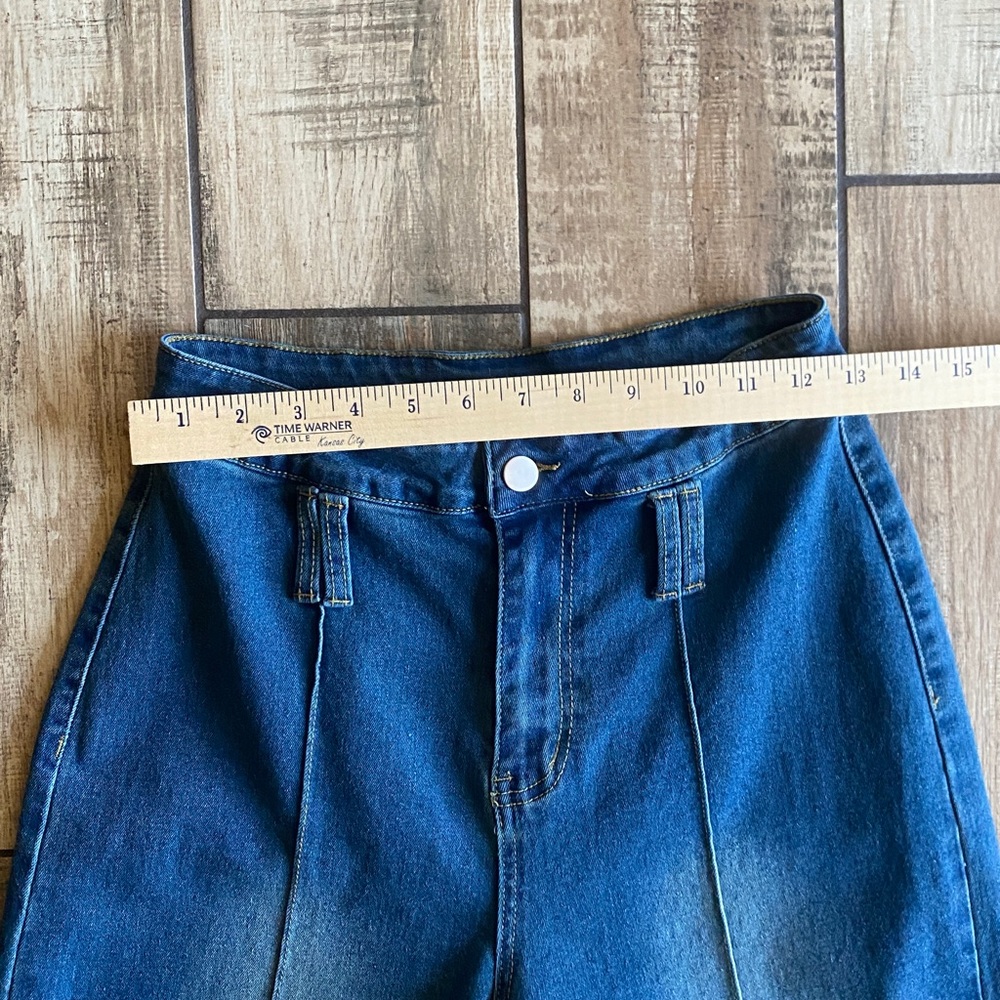 Wide-Leg Blue Jeans - Picture 5 of 10